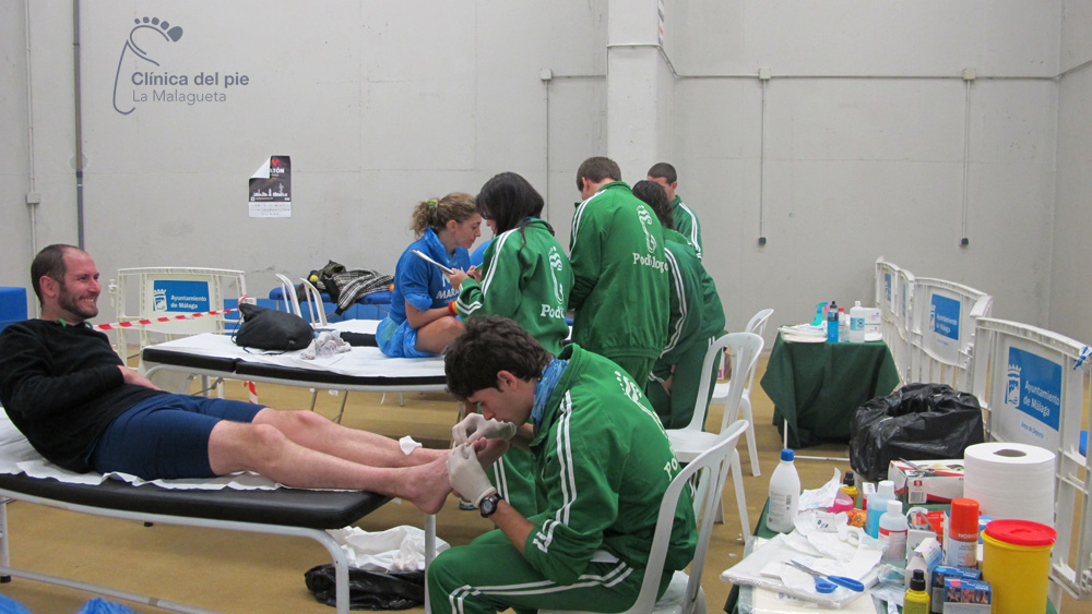 podologos voluntarios en la III Maraton de Málaga podologo en malaga, podologia malaga, clinica podologica malaga